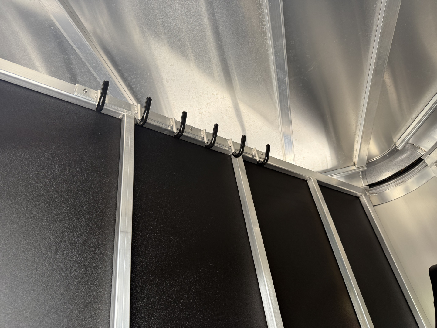 New 2025 Shadow 3 HORSE SLANT (STABLE LIGHT) Stock / Stock Combo Trailer