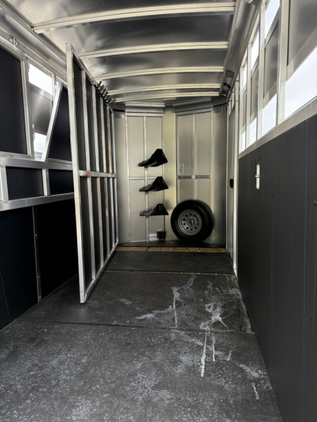 New 2025 Shadow 3 HORSE SLANT (STABLE LIGHT) Stock / Stock Combo Trailer
