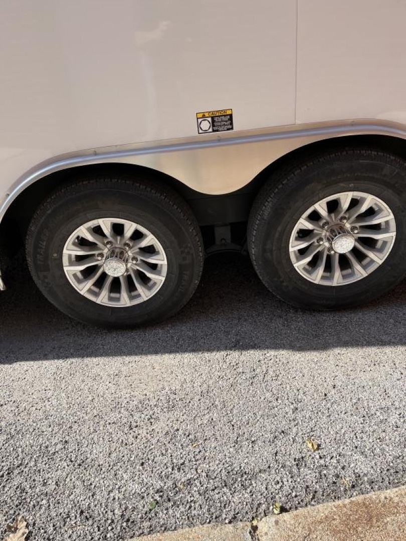 New 2025 H and H Trailer 8.5x18 HH Series Flat Top V-Nose Enclosed Cargo Trailer  10K Tandem