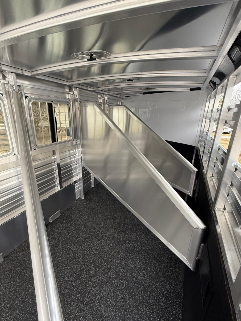 New 2026 Exiss Trailers Express CXF 4 Horse Slant Load GN Horse Trailer