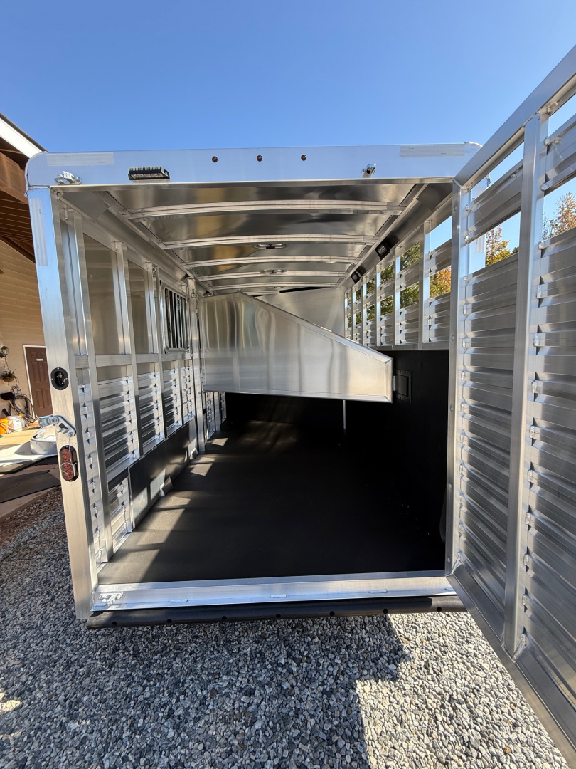 New 2026 Exiss Trailers Express CXF 3 Horse Slant Load GN Horse Trailer