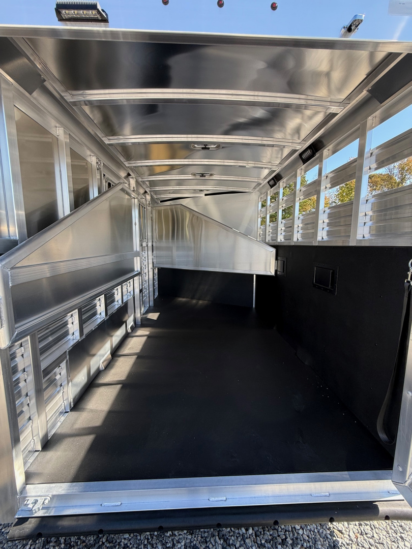 New 2026 Exiss Trailers Express CXF 3 Horse Slant Load GN Horse Trailer