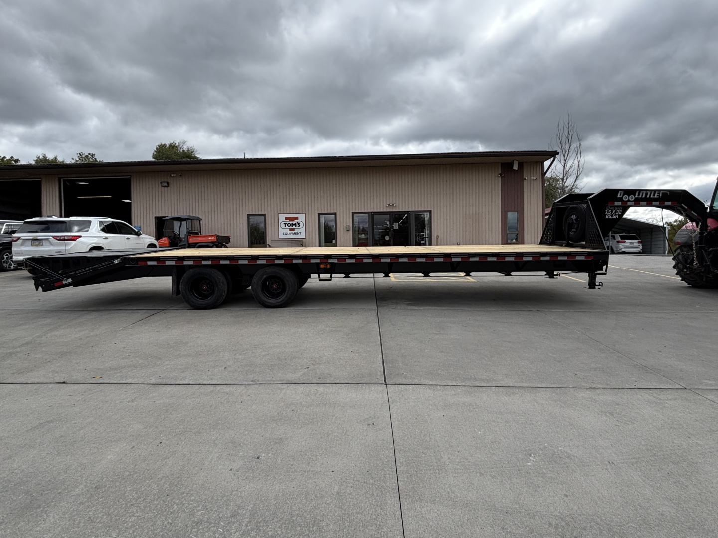 New 2026 Doolittle Trailers 102"x32' (28'+5' Dovetail) Gooseneck Tandem Dual Deckover Equipment Trailer - w/ Mammoth Ramps & Spare Tire - 25,500# GVWR