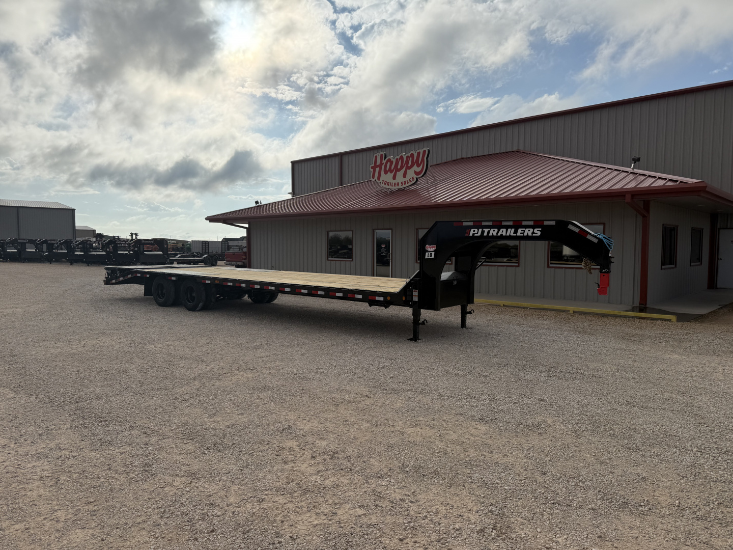 New 2026 PJ 102"x32' GN Low-Pro Flatbed w/ Duals - LD