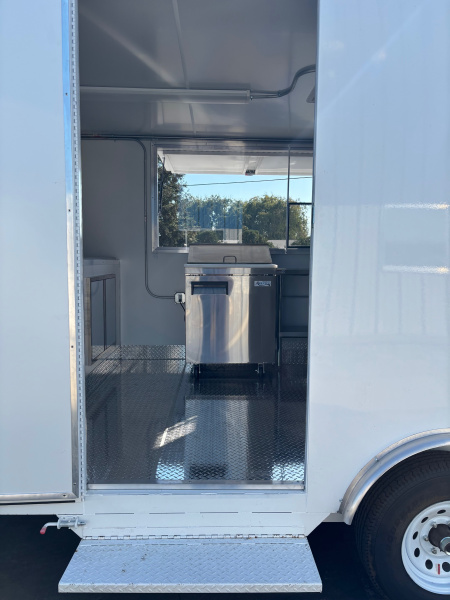 New 2025 TRU 8.5'x16'x7' Concession with INSIGNIA