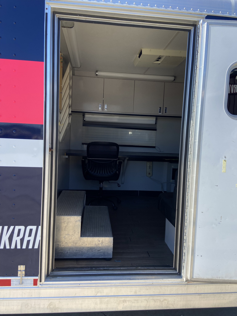 Used 2003 International Extended Cab with 2000 Featherlite Trailer
