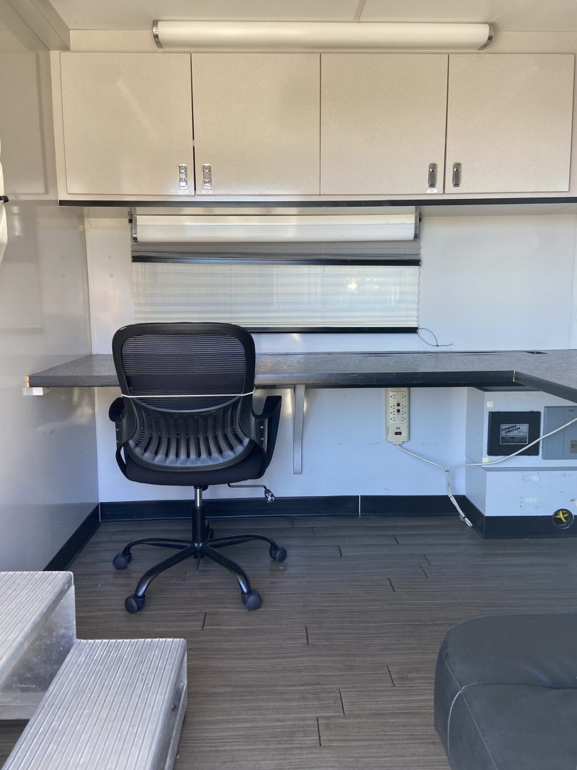 Used 2003 International Extended Cab with 2000 Featherlite Trailer