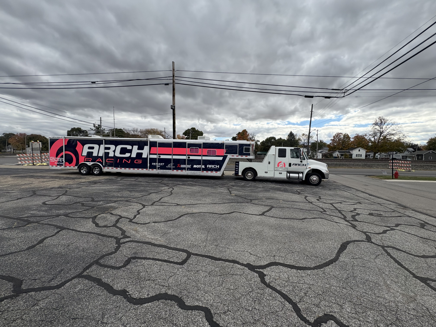 Used 2003 International Extended Cab with 2000 Featherlite Trailer