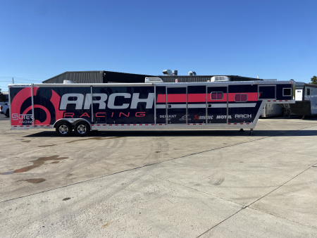 Used 2003 International Extended Cab with 2000 Featherlite Trailer