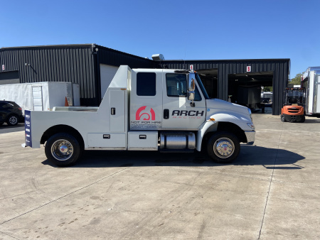 Used 2003 International Extended Cab with 2000 Featherlite Trailer