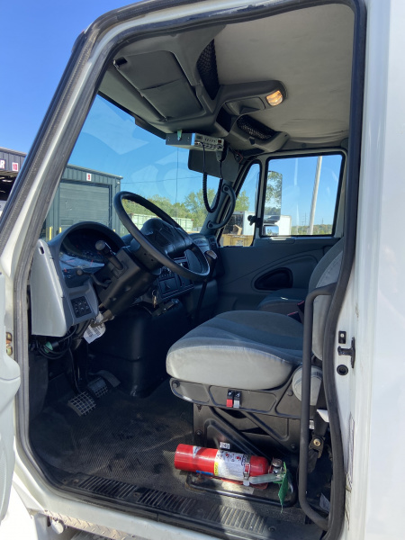 Used 2003 International Extended Cab with 2000 Featherlite Trailer