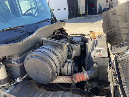 Used 2003 International Extended Cab with 2000 Featherlite Trailer