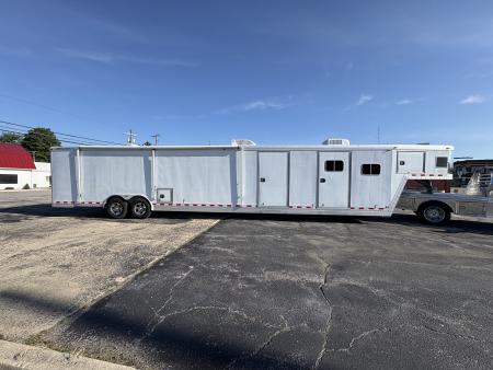 Used 2000 Featherlite Trailer