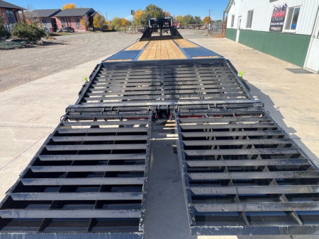 New 2026 Load Trail 102"x30' GN Low Pro Gooseneck Bodies