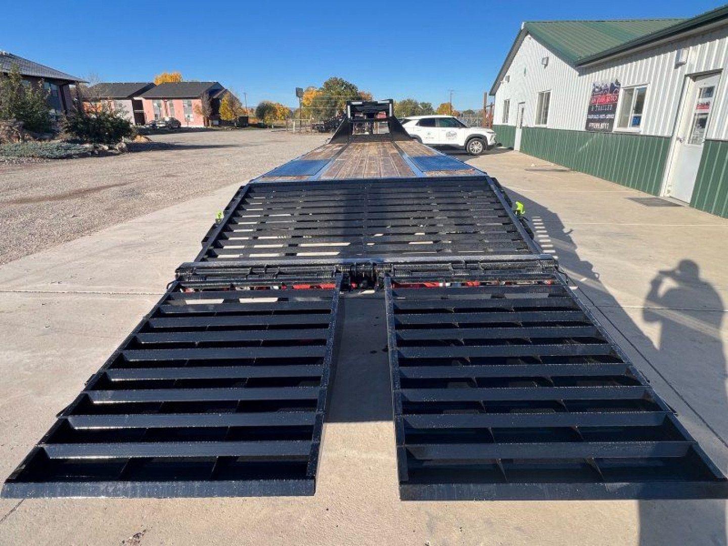 New 2026 Load Trail 102"x32' GN Low Pro Gooseneck Bodies
