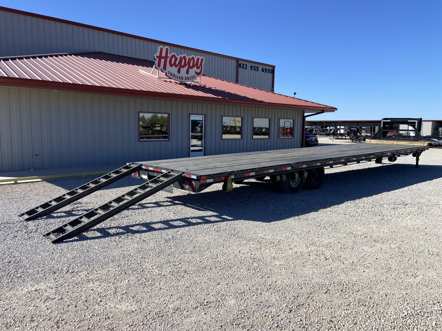 Used 2025 Delco 102"x40' GN Flatbed w/ Singles