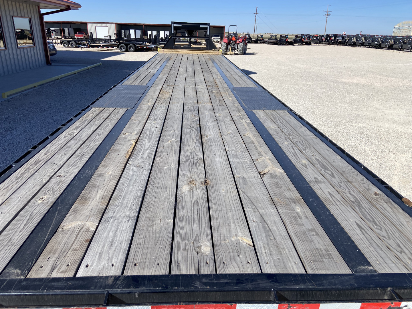 Used 2025 Delco 102"x40' GN Flatbed w/ Singles