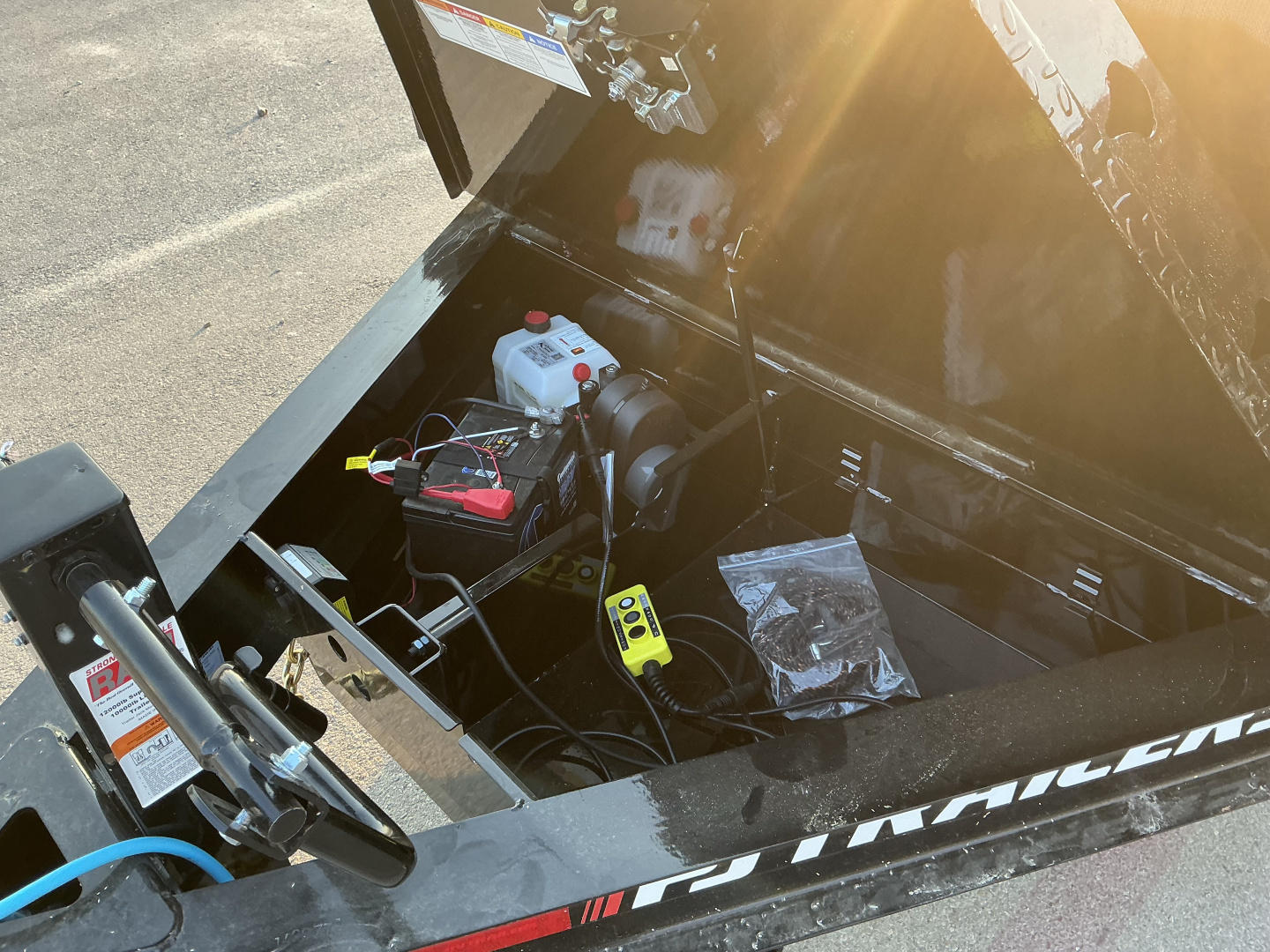 New 2026 PJ 83"x14' BP Tandem Axle Low Pro Dump w/ 24" Sides – DL