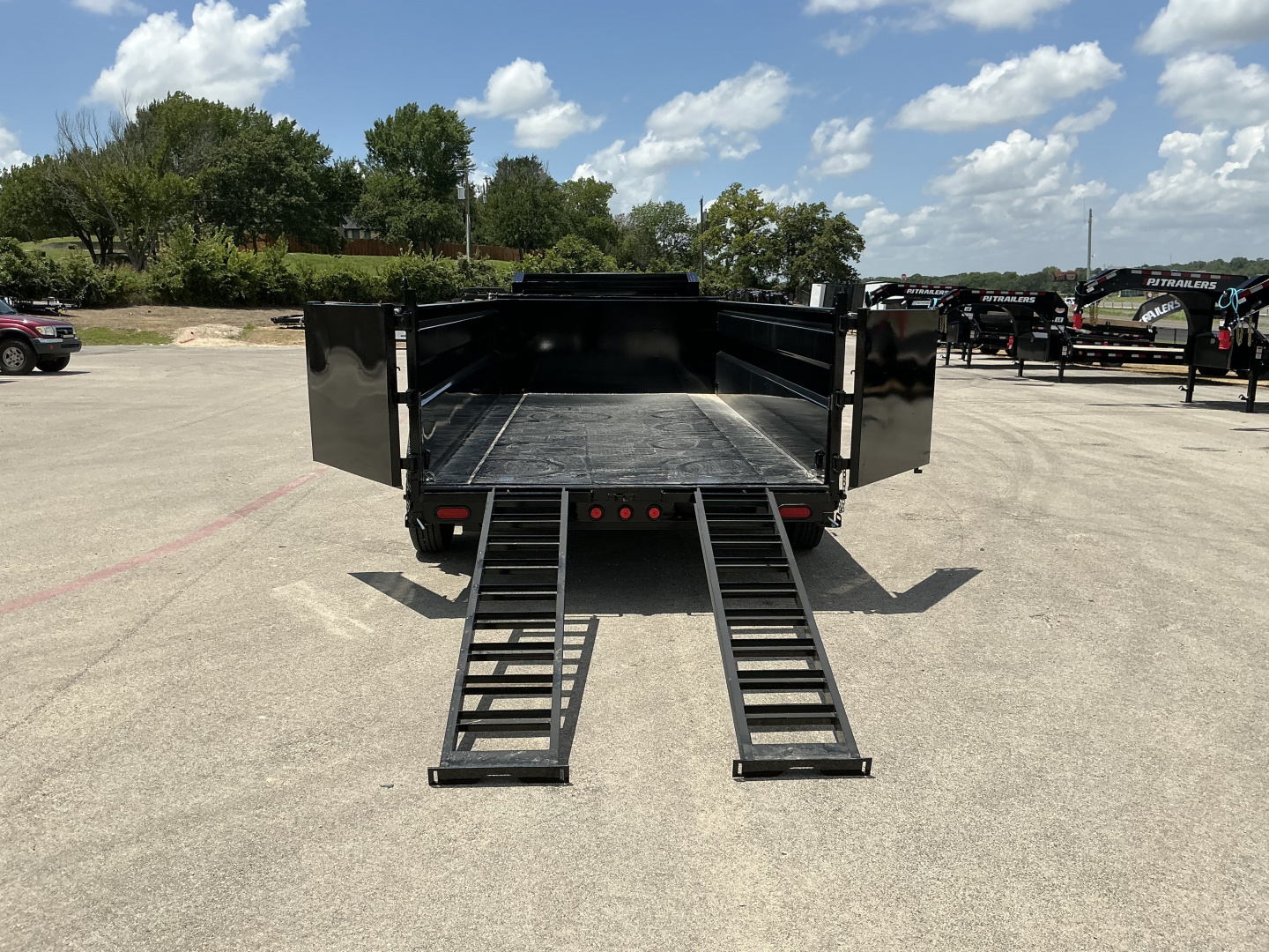 New 2026 PJ 82"x16' GN Tandem Axle HD Low Pro Dump w/ 36" Sides – DE