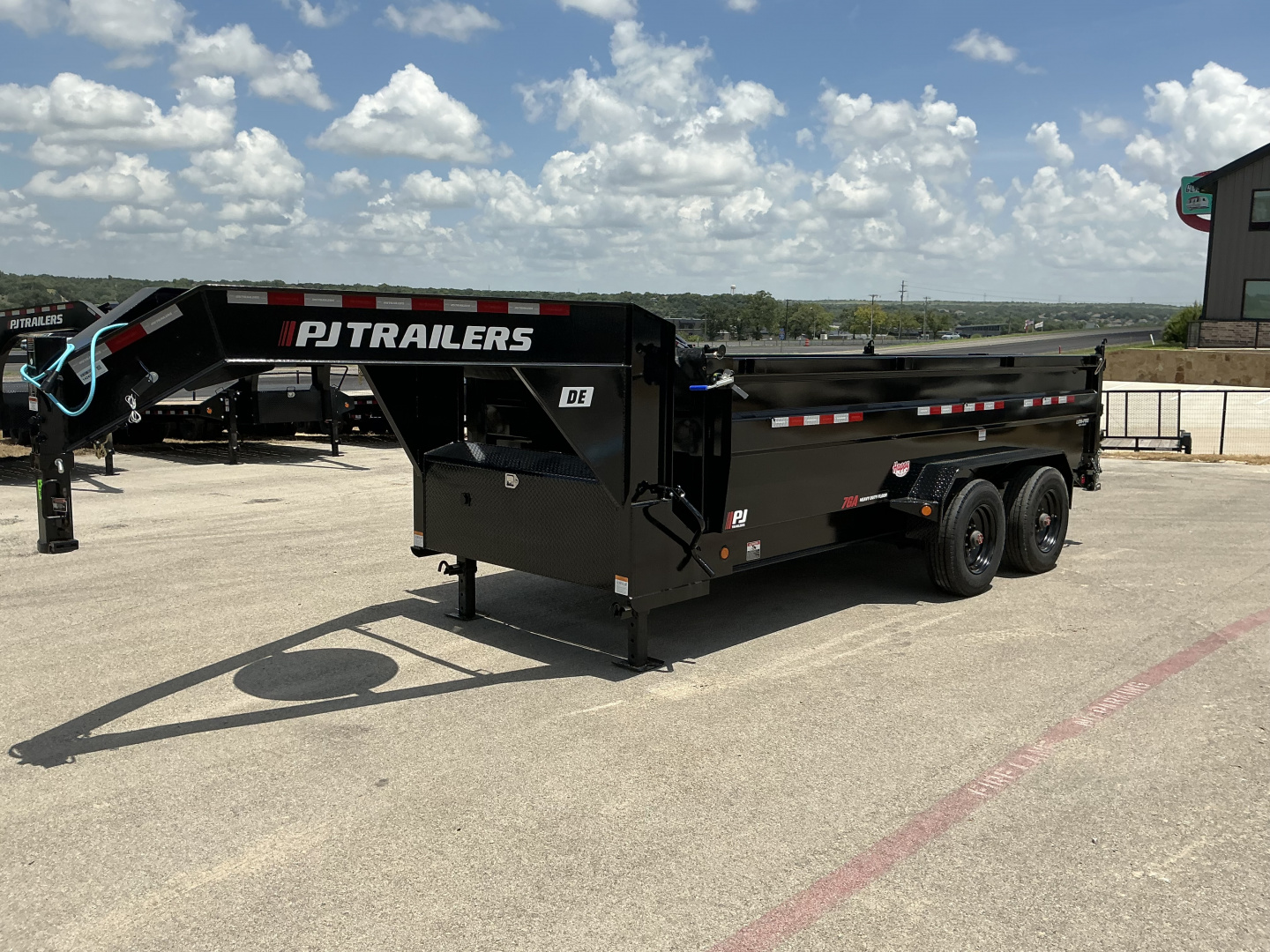 New 2026 PJ 82"x16' GN Tandem Axle HD Low Pro Dump w/ 36" Sides – DE