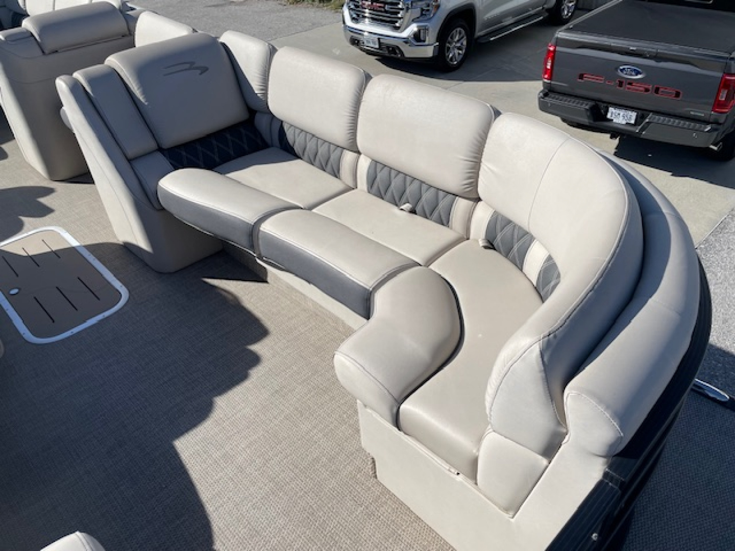 Used 2019 Bennington 2350 RCL Tritoon Pontoon Boat