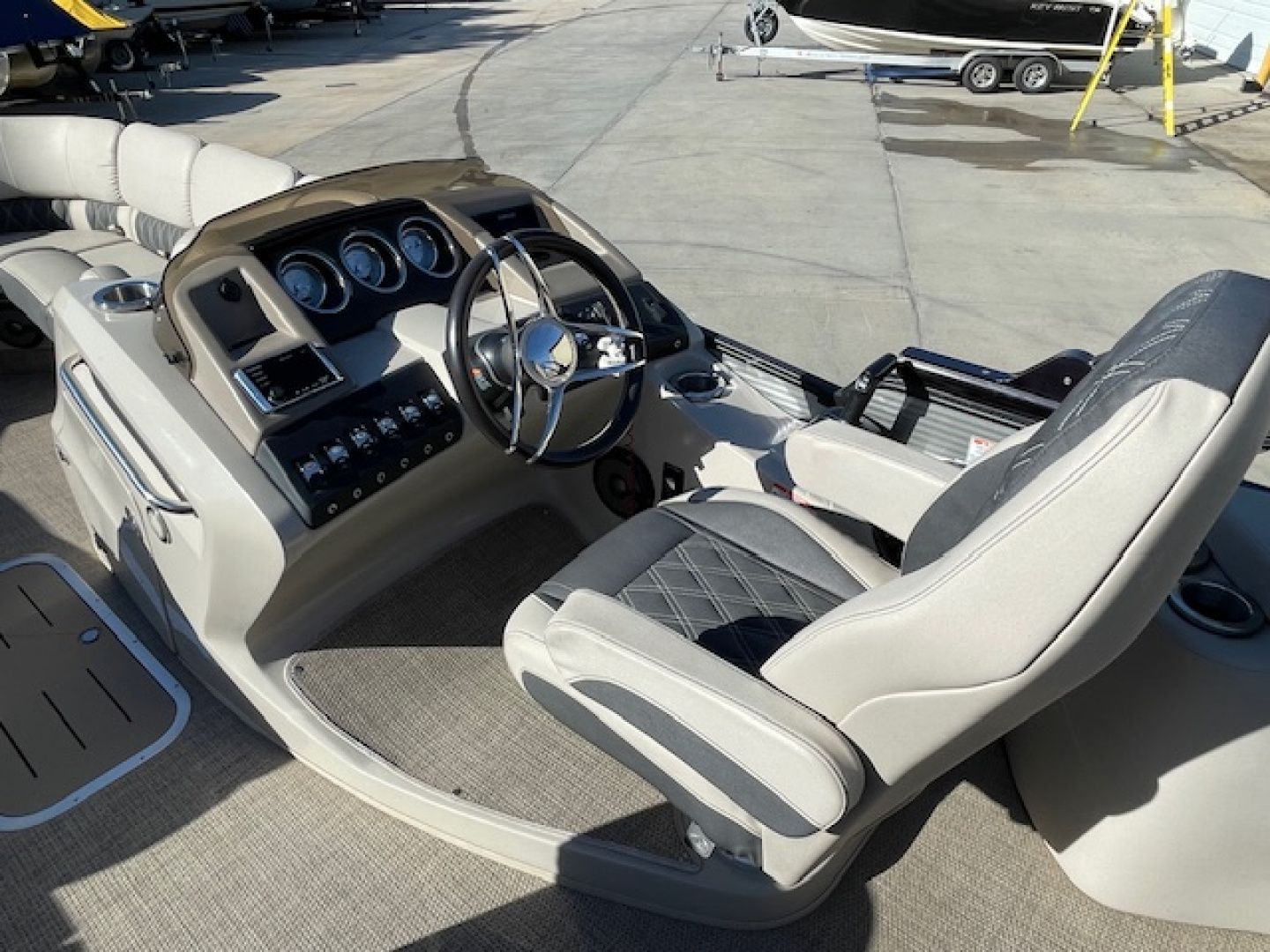 Used 2019 Bennington 2350 RCL Tritoon Pontoon Boat