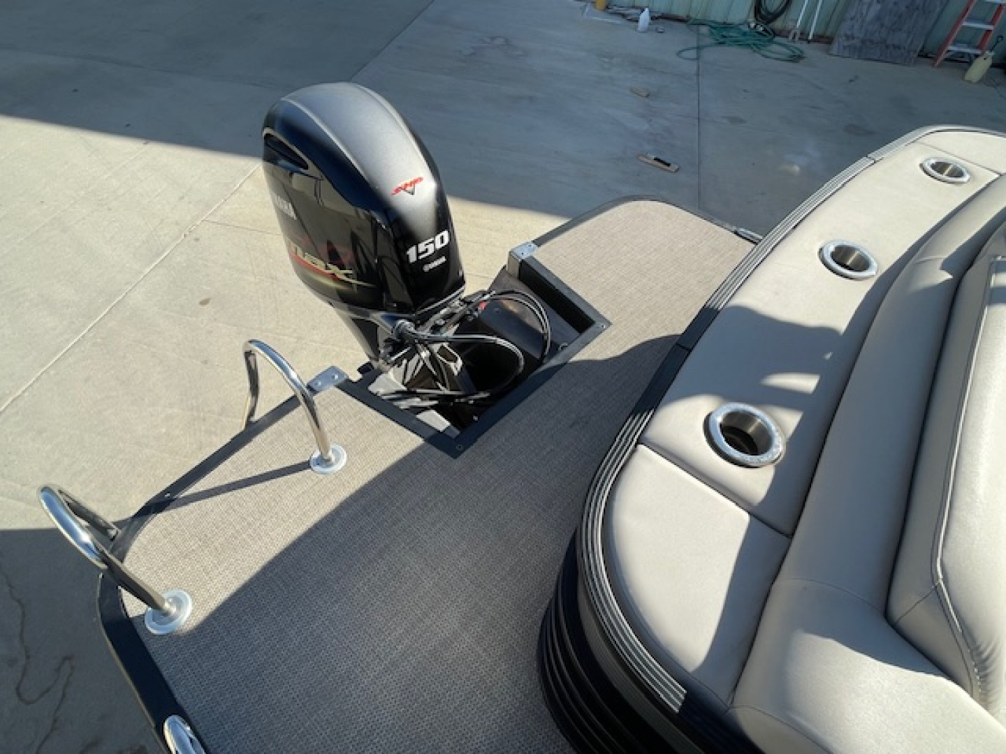 Used 2019 Bennington 2350 RCL Tritoon Pontoon Boat