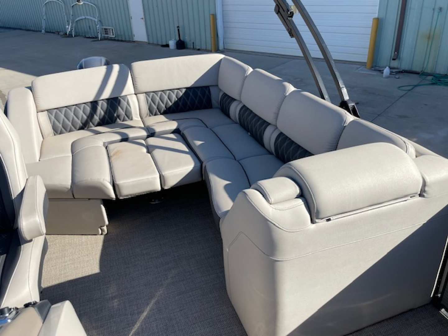 Used 2019 Bennington 2350 RCL Tritoon Pontoon Boat