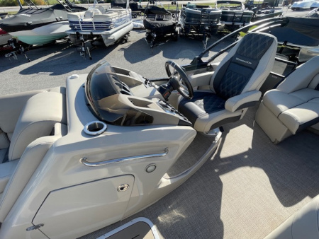 Used 2019 Bennington 2350 RCL Tritoon Pontoon Boat