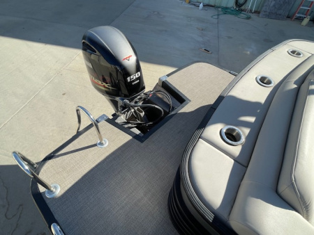 Used 2019 Bennington 2350 RCL Tritoon Pontoon Boat