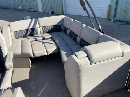 Used 2019 Bennington 2350 RCL Tritoon Pontoon Boat