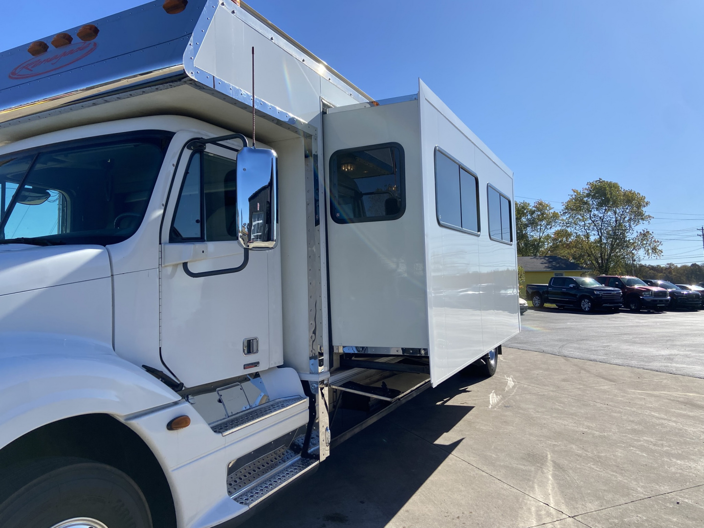 Used 2005 Renegade 17Ft w/ Slide