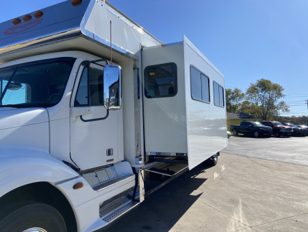 Used 2005 Renegade 17Ft w/ Slide