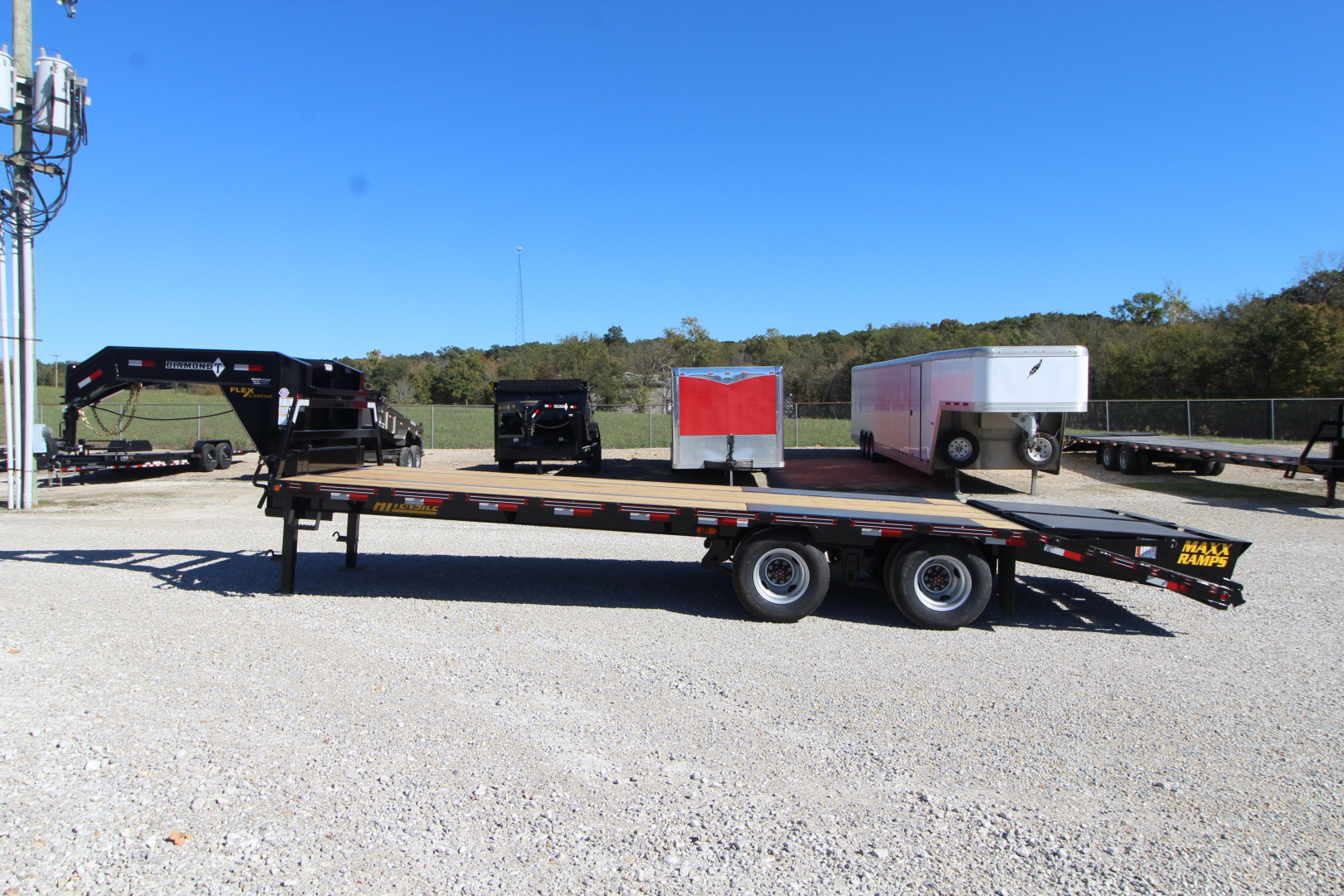 New 2026 Diamond T 10225DTF240 Flatbed Trailer