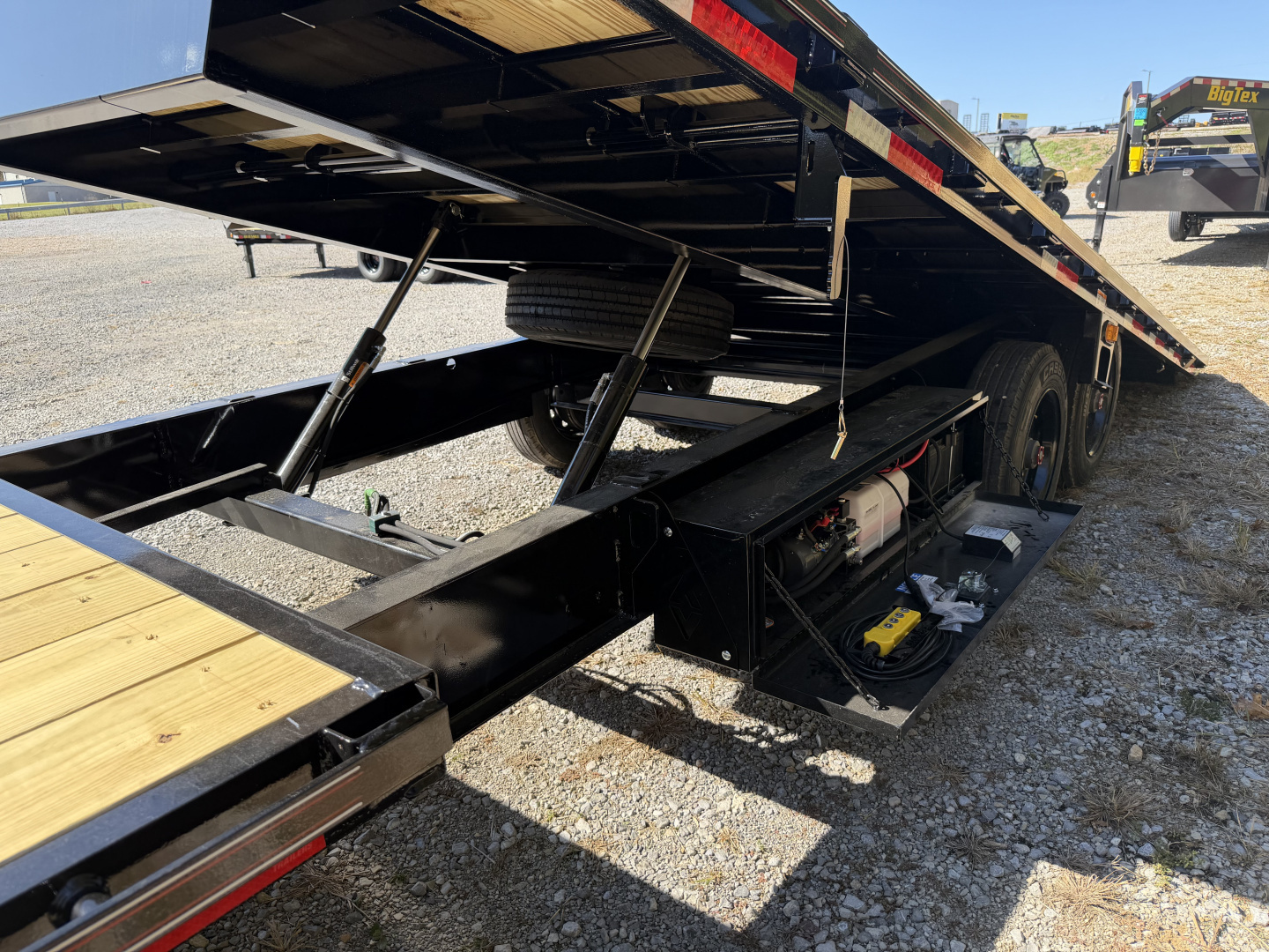 New 2026 Diamond C DET210 DECK OVER POWER TILT 26’ HYDRO JACK WIRELESS REMOTE