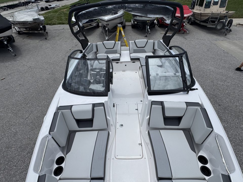 New 2026 Yamaha Boats AR 220 Jet Boat