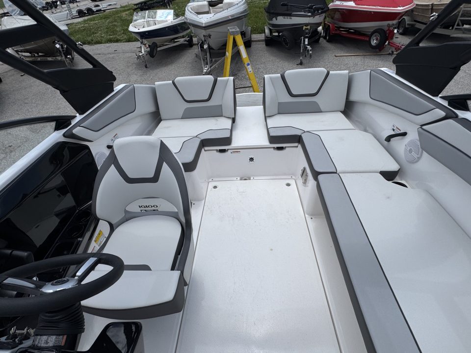 New 2026 Yamaha Boats AR 220 Jet Boat