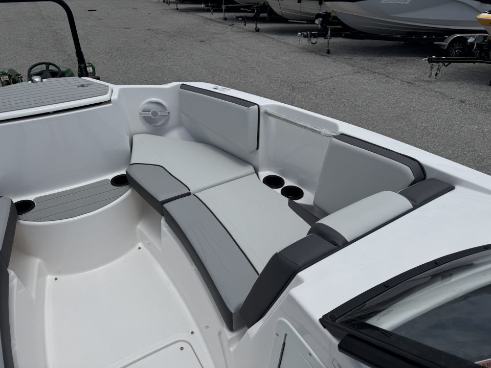 New 2026 Yamaha Boats AR 220 Jet Boat