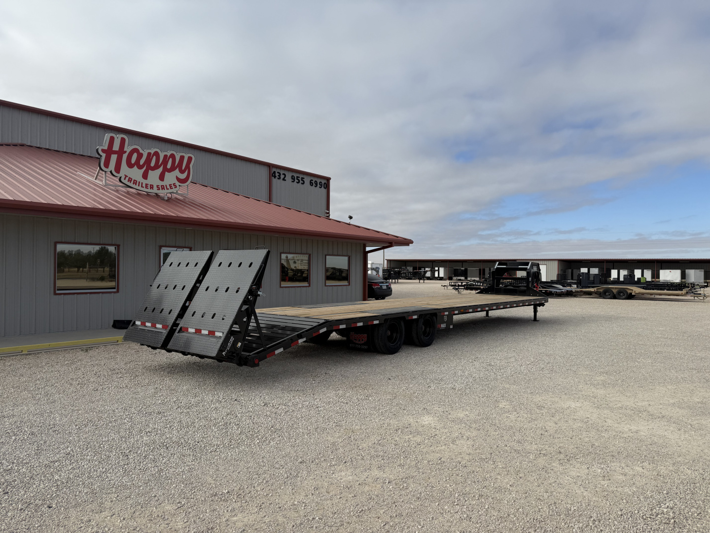 New 2026 PJ 102"x40' GN Low-Pro Air-Ride Flatbed w/ Duals - LD