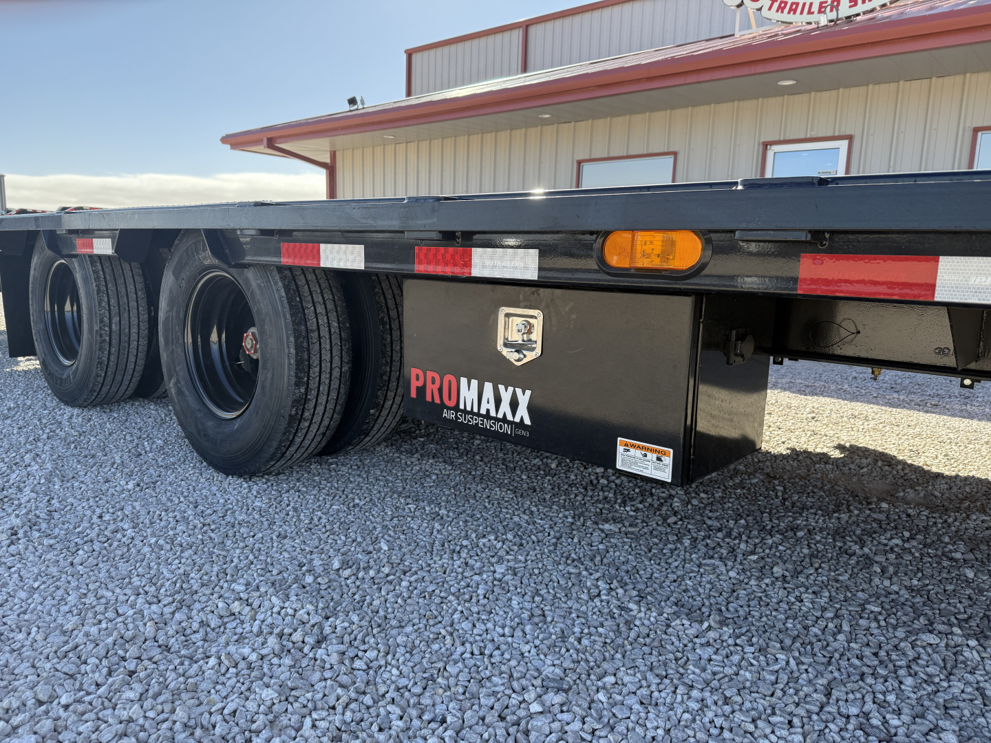 New 2026 PJ 102"x40' GN Low-Pro Air-Ride Flatbed w/ Duals - LD