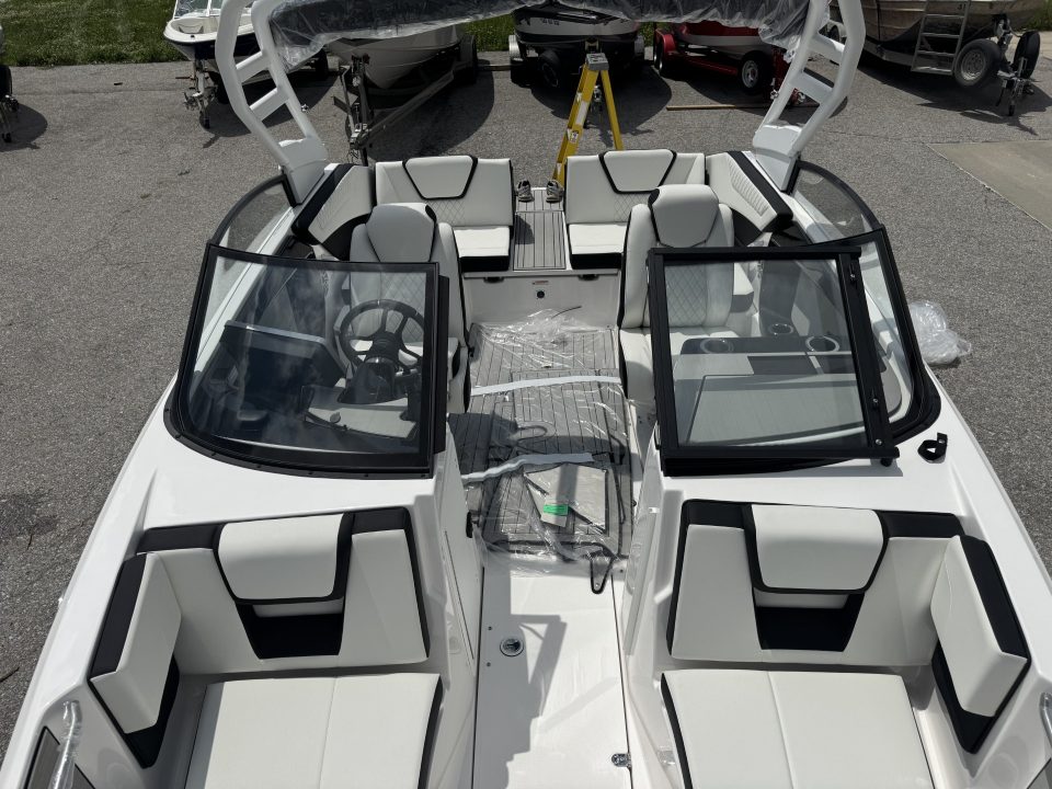 New 2026 Yamaha Boats 222 SE Jet Boat