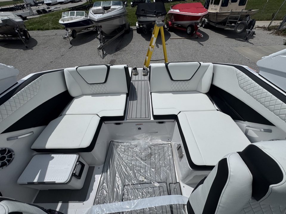 New 2026 Yamaha Boats 222 SE Jet Boat