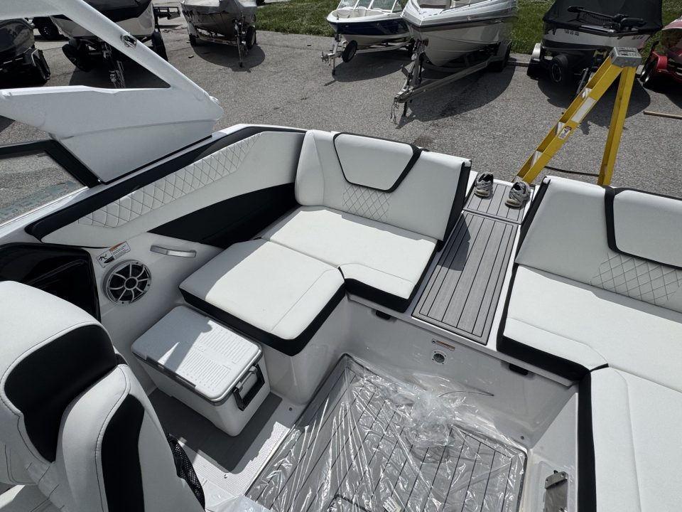 New 2026 Yamaha Boats 222 SE Jet Boat