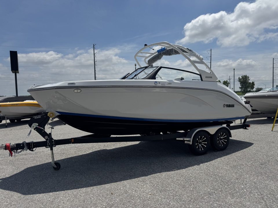 New 2026 Yamaha Boats 222 SE Jet Boat