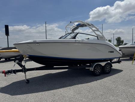 New 2026 Yamaha Boats 222 SE Jet Boat