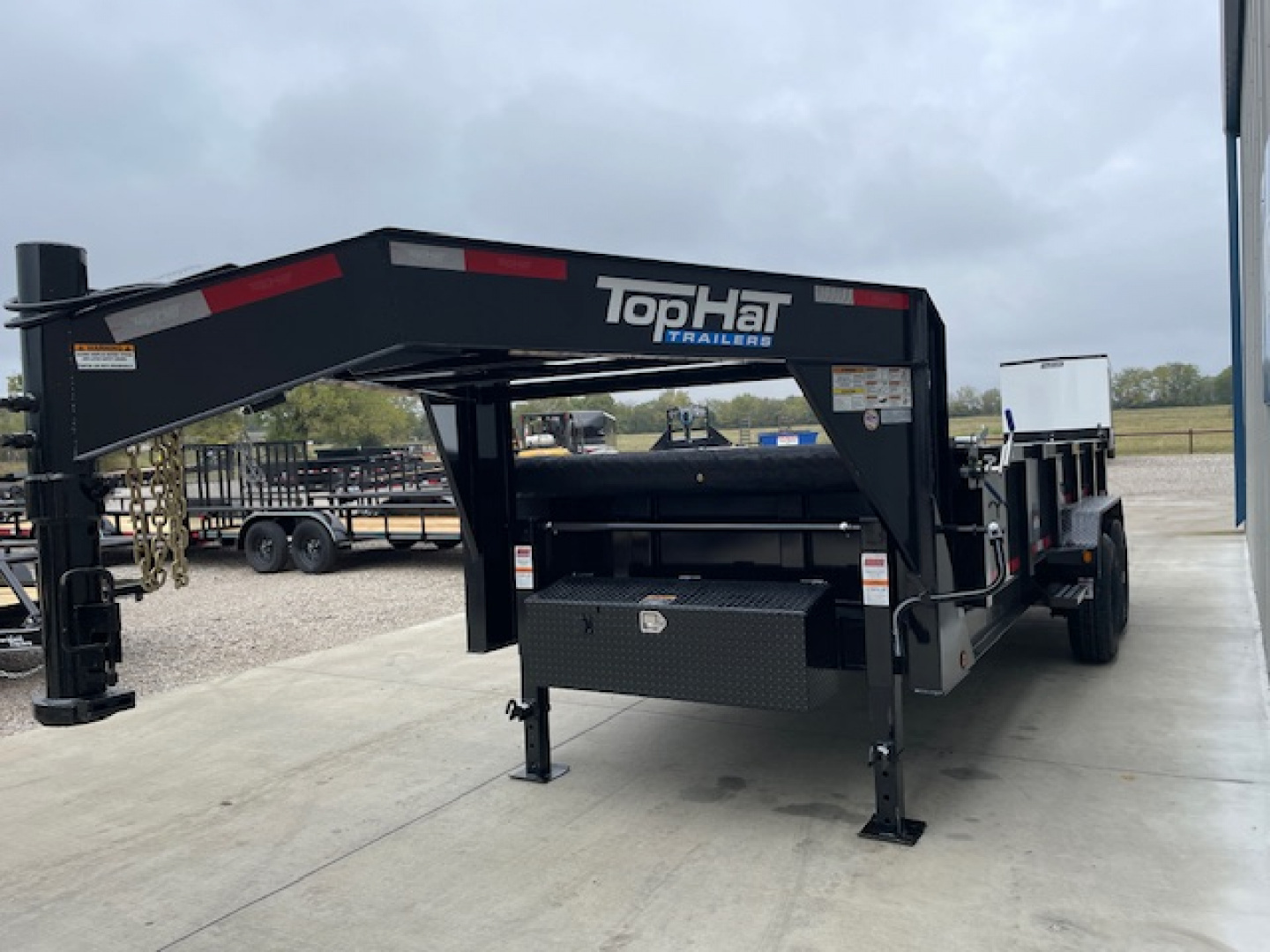 New 2026 TOP HAT 83X16 GOOSENECK DUMP TRAILER, (2) 7000lb AXLES, GVWR 14000lbs, 2' SIDE WALLS