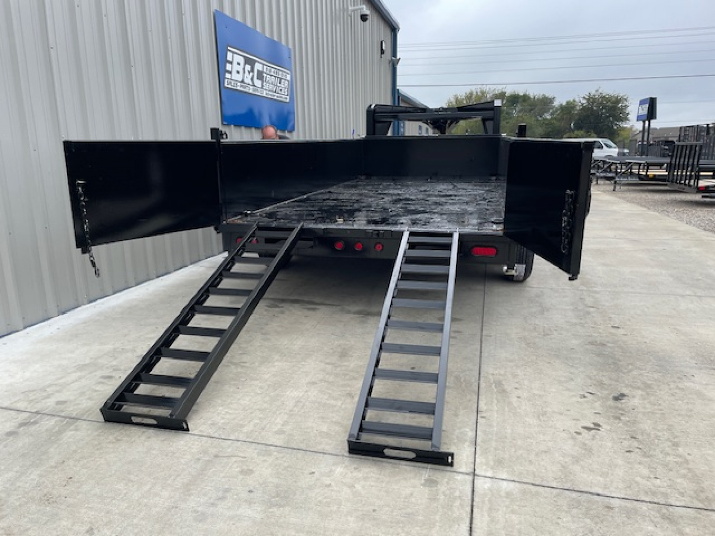 New 2026 TOP HAT 83X16 GOOSENECK DUMP TRAILER, (2) 7000lb AXLES, GVWR 14000lbs, 2' SIDE WALLS