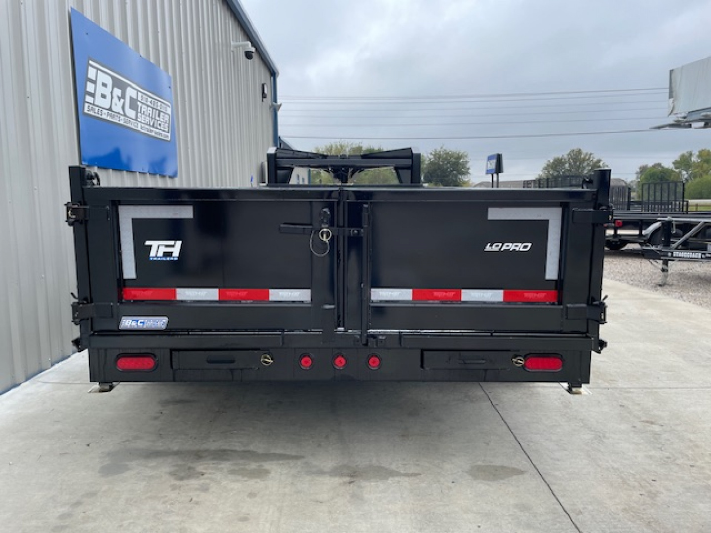 New 2026 TOP HAT 83X16 GOOSENECK DUMP TRAILER, (2) 7000lb AXLES, GVWR 14000lbs, 2' SIDE WALLS