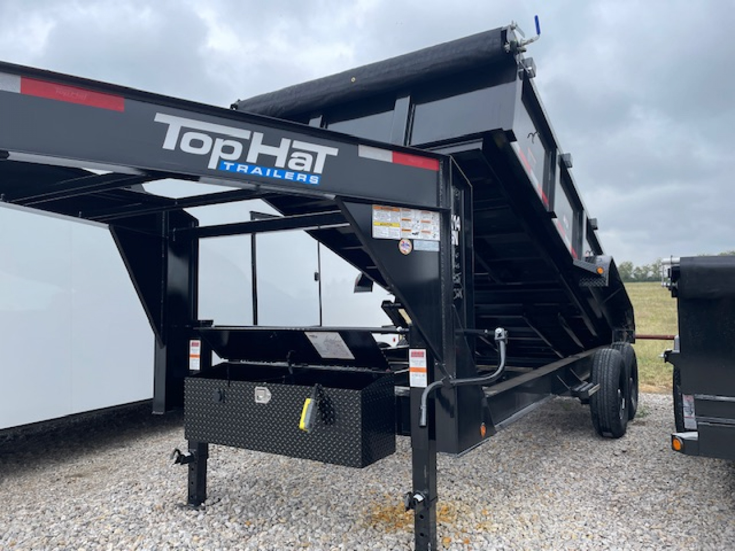 New 2026 TOP HAT 83X16 GOOSENECK DUMP TRAILER, (2) 7000lb AXLES, GVWR 14000lbs, 2' SIDE WALLS