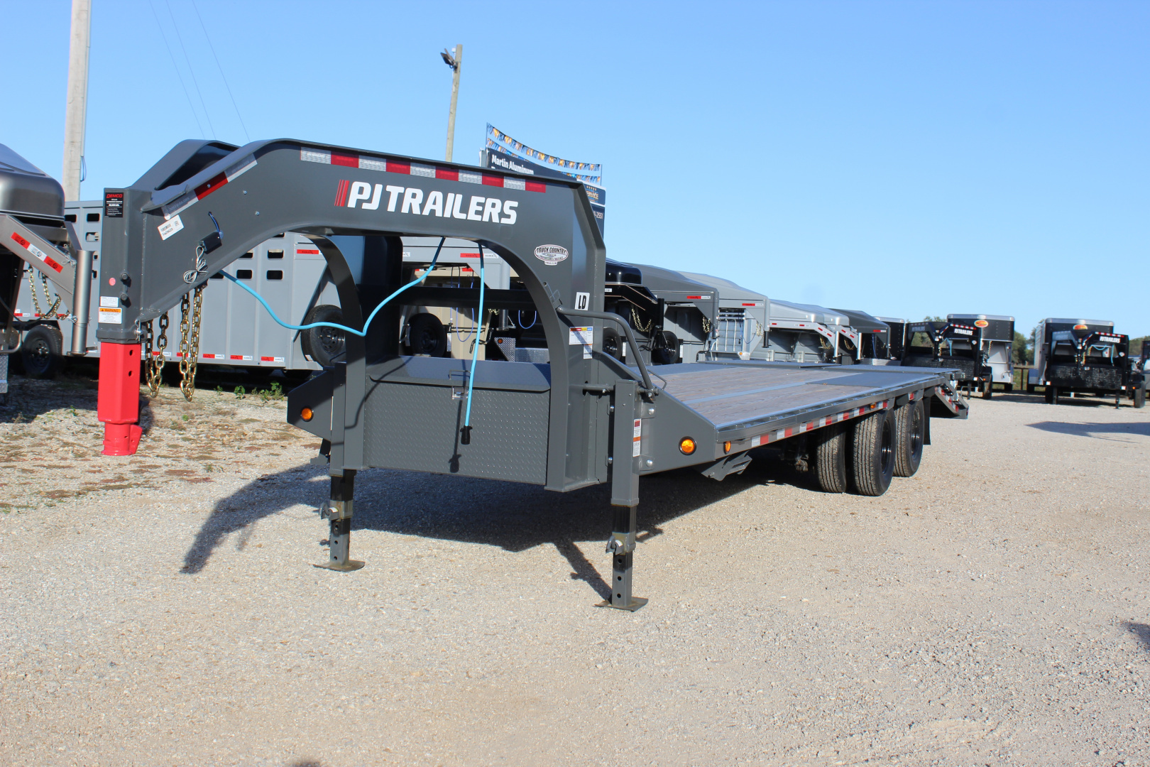 New 2026 PJ Trailers LD 26' Gooseneck Flatbed Trailer